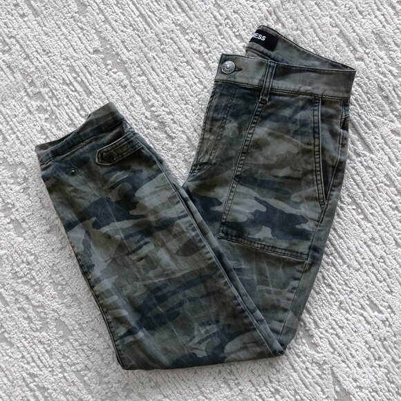 Express Stretch Cropped Straight High Rise Camo Pant - Picture 6 of 13